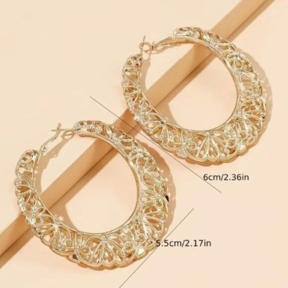 18k Gold Plated Hollow-Out Pattern Hoop Earrings - Picture 4 of 4